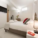 Apartamento Avelli Pia Fourth Floor With 2 Bathrooms - Charming - Delightful And Bright 4rd-floor Without Elevator, Overlooking One Of Florence's Beautiful Squares, Exceptionally Located For Exploring The
