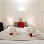 Avelli Pia Fourth Floor With 2 Bathrooms - Charming - Delightful And Bright 4rd-floor Without Elevator, Overlooking One Of Florence's Beautiful Squares, Exceptionally Located For Exploring The Apartamento *