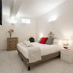 Avelli Pia Fourth Floor With 2 Bathrooms - Charming - Delightful And Bright 4rd-floor Without Elevator, Overlooking One Of Florence's Beautiful Squares, Exceptionally Located For Exploring The *