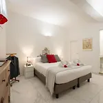 Avelli Pia Fourth Floor With 2 Bathrooms - Charming - Delightful And Bright 4rd-floor Without Elevator, Overlooking One Of Florence's Beautiful Squares, Exceptionally Located For Exploring The Apartamento Florencia