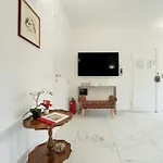 Avelli Pia Fourth Floor With 2 Bathrooms - Charming - Delightful And Bright 4rd-floor Without Elevator, Overlooking One Of Florence's Beautiful Squares, Exceptionally Located For Exploring The