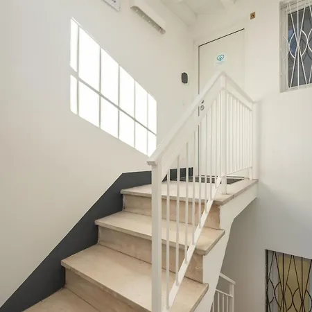 Apartman Avelli Pia Fourth Floor With 2 Bathrooms - Charming - Delightful And Bright 4rd-floor Without Elevator, Overlooking One Of Florence's Beautiful Squares, Exceptionally Located For Exploring The