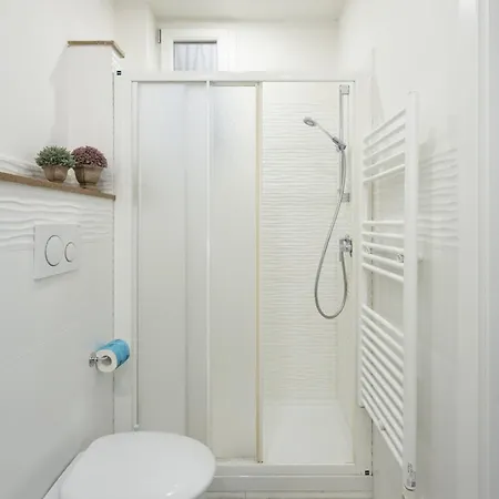 Avelli Pia Fourth Floor With 2 Bathrooms - Charming - Delightful And Bright 4rd-floor Without Elevator, Overlooking One Of Florence's Beautiful Squares, Exceptionally Located For Exploring The Apartman Firenze