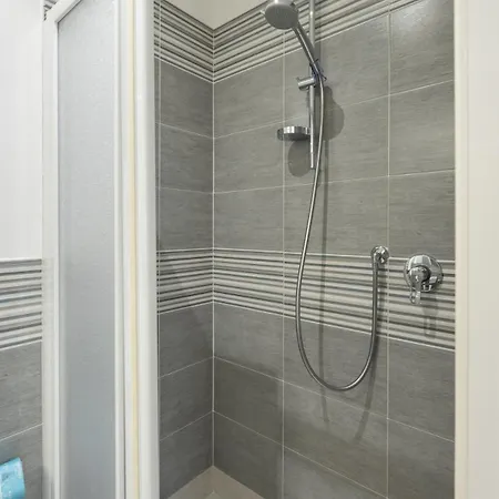 Apartman Avelli Pia Fourth Floor With 2 Bathrooms - Charming - Delightful And Bright 4rd-floor Without Elevator, Overlooking One Of Florence's Beautiful Squares, Exceptionally Located For Exploring The Firenze