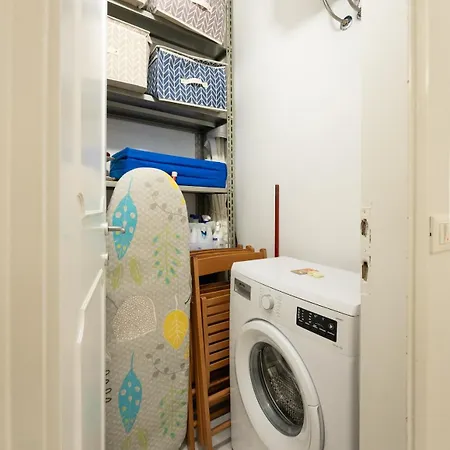 Avelli Pia Fourth Floor With 2 Bathrooms - Charming - Delightful And Bright 4rd-floor Without Elevator, Overlooking One Of Florence's Beautiful Squares, Exceptionally Located For Exploring The