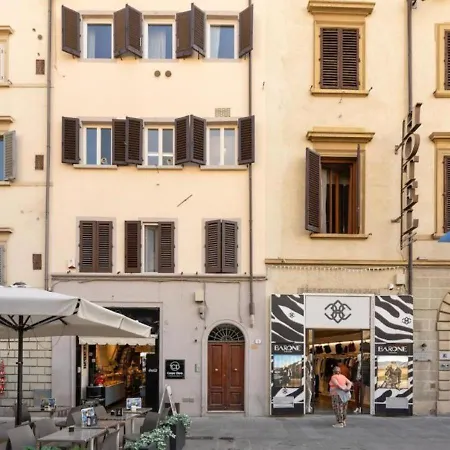 Avelli Pia Fourth Floor With 2 Bathrooms - Charming - Delightful And Bright 4rd-floor Without Elevator, Overlooking One Of Florence's Beautiful Squares, Exceptionally Located For Exploring The Apartman *