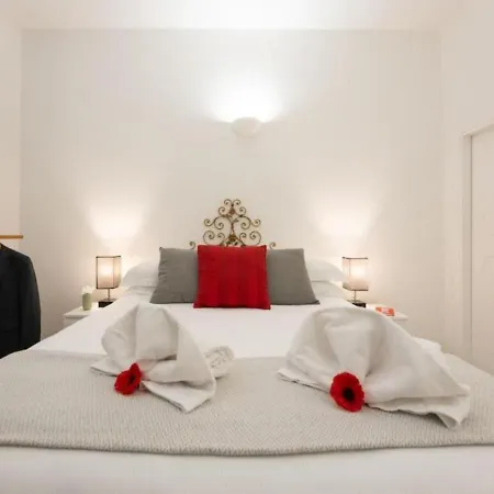 Avelli Pia Fourth Floor With 2 Bathrooms - Charming - Delightful And Bright 4rd-floor Without Elevator, Overlooking One Of Florence's Beautiful Squares, Exceptionally Located For Exploring The Apartman *