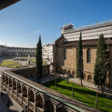 Avelli Pia Fourth Floor With 2 Bathrooms - Charming - Delightful And Bright 4rd-floor Without Elevator, Overlooking One Of Florence's Beautiful Squares, Exceptionally Located For Exploring The
