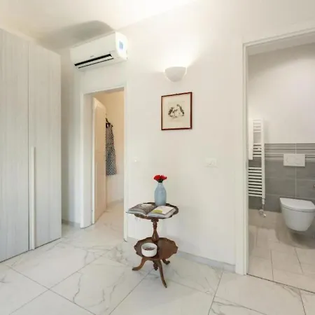 Apartman Avelli Pia Fourth Floor With 2 Bathrooms - Charming - Delightful And Bright 4rd-floor Without Elevator, Overlooking One Of Florence's Beautiful Squares, Exceptionally Located For Exploring The *