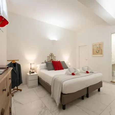 Avelli Pia Fourth Floor With 2 Bathrooms - Charming - Delightful And Bright 4rd-floor Without Elevator, Overlooking One Of Florence's Beautiful Squares, Exceptionally Located For Exploring The Apartman Firenze
