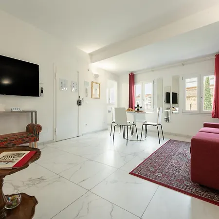 Avelli Pia Fourth Floor With 2 Bathrooms - Charming - Delightful And Bright 4rd-floor Without Elevator, Overlooking One Of Florence's Beautiful Squares, Exceptionally Located For Exploring The Apartman *