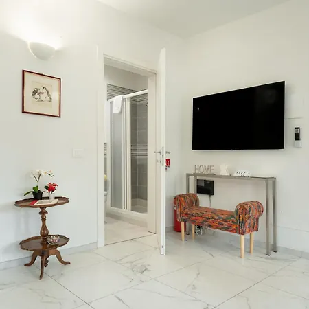 Avelli Pia Fourth Floor With 2 Bathrooms - Charming - Delightful And Bright 4rd-floor Without Elevator, Overlooking One Of Florence's Beautiful Squares, Exceptionally Located For Exploring The *