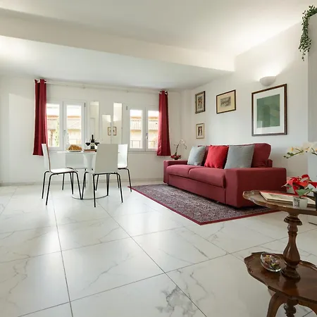 Avelli Pia Fourth Floor With 2 Bathrooms - Charming - Delightful And Bright 4rd-floor Without Elevator, Overlooking One Of Florence's Beautiful Squares, Exceptionally Located For Exploring The *