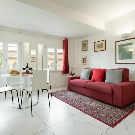 Avelli Pia Fourth Floor With 2 Bathrooms - Charming - Delightful And Bright 4rd-floor Without Elevator, Overlooking One Of Florence's Beautiful Squares, Exceptionally Located For Exploring The *