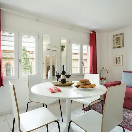 Avelli Pia Fourth Floor With 2 Bathrooms - Charming - Delightful And Bright 4rd-floor Without Elevator, Overlooking One Of Florence's Beautiful Squares, Exceptionally Located For Exploring The アパート