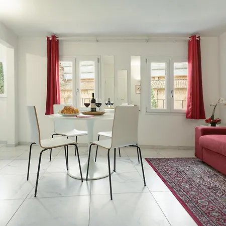 Avelli Pia Fourth Floor With 2 Bathrooms - Charming - Delightful And Bright 4rd-floor Without Elevator, Overlooking One Of Florence's Beautiful Squares, Exceptionally Located For Exploring The Apartman Firenze