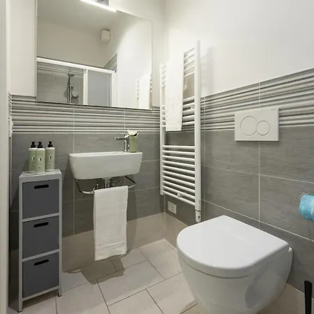 Apartman Avelli Pia Fourth Floor With 2 Bathrooms - Charming - Delightful And Bright 4rd-floor Without Elevator, Overlooking One Of Florence's Beautiful Squares, Exceptionally Located For Exploring The