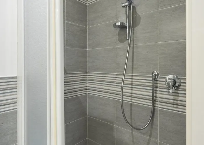アパート Avelli Pia Fourth Floor With 2 Bathrooms - Charming - Delightful And Bright 4rd-floor Without Elevator, Overlooking One Of Florence's Beautiful Squares, Exceptionally Located For Exploring The フィレンツェ