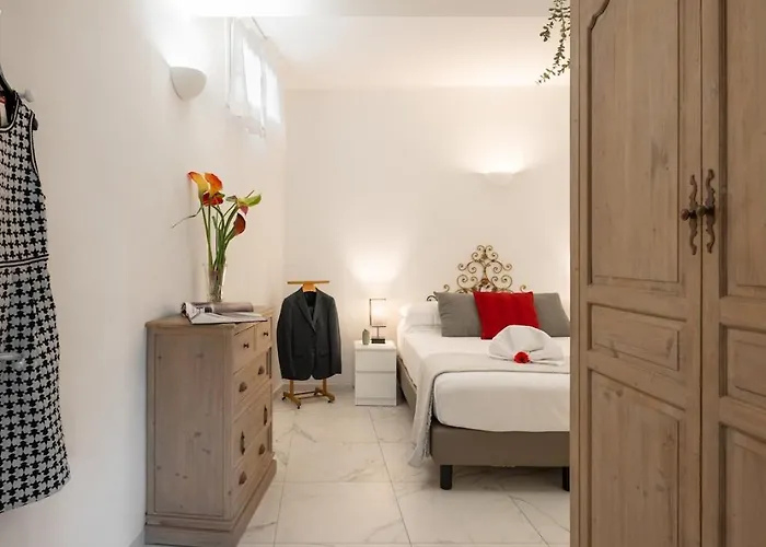 Avelli Pia Fourth Floor With 2 Bathrooms - Charming - Delightful And Bright 4rd-floor Without Elevator, Overlooking One Of Florence's Beautiful Squares, Exceptionally Located For Exploring The アパート フィレンツェ