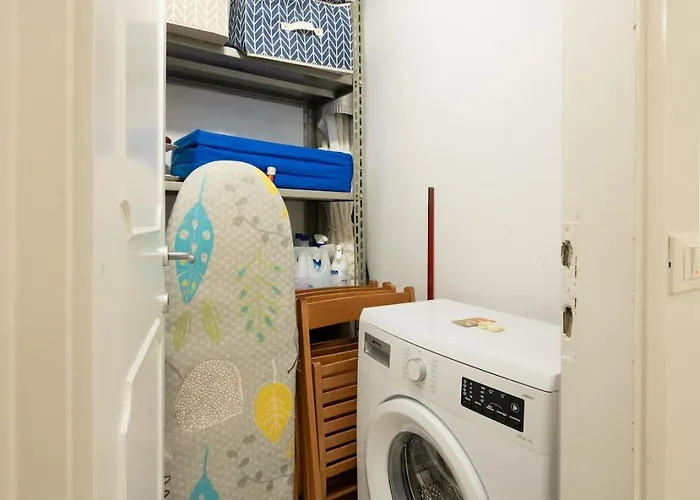 Avelli Pia Fourth Floor With 2 Bathrooms - Charming - Delightful And Bright 4rd-floor Without Elevator, Overlooking One Of Florence's Beautiful Squares, Exceptionally Located For Exploring The