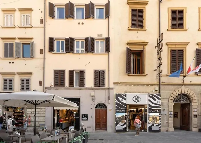 Avelli Pia Fourth Floor With 2 Bathrooms - Charming - Delightful And Bright 4rd-floor Without Elevator, Overlooking One Of Florence's Beautiful Squares, Exceptionally Located For Exploring The アパート *