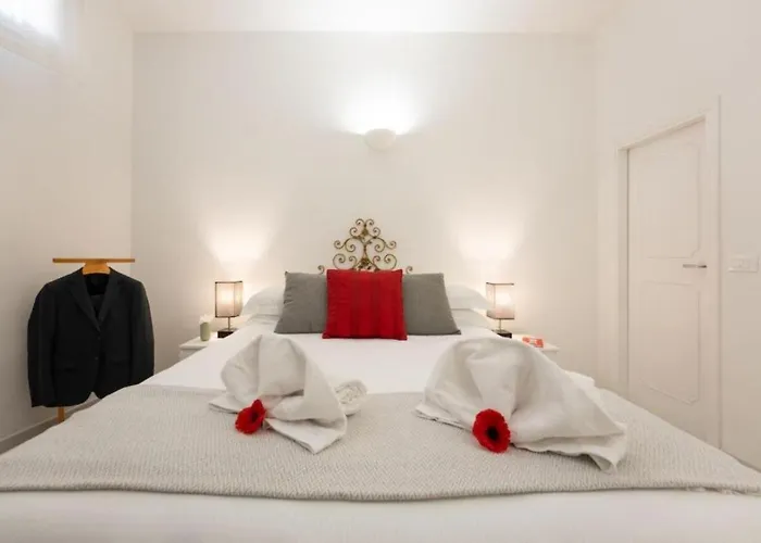 Avelli Pia Fourth Floor With 2 Bathrooms - Charming - Delightful And Bright 4rd-floor Without Elevator, Overlooking One Of Florence's Beautiful Squares, Exceptionally Located For Exploring The アパート *