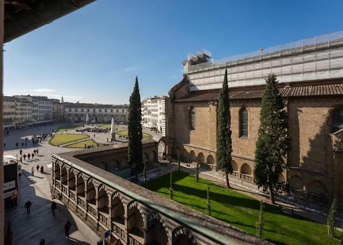 Avelli Pia Fourth Floor With 2 Bathrooms - Charming - Delightful And Bright 4rd-floor Without Elevator, Overlooking One Of Florence's Beautiful Squares, Exceptionally Located For Exploring The
