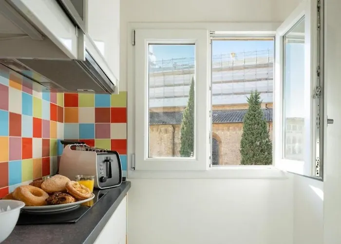 Avelli Pia Fourth Floor With 2 Bathrooms - Charming - Delightful And Bright 4rd-floor Without Elevator, Overlooking One Of Florence's Beautiful Squares, Exceptionally Located For Exploring The アパート フィレンツェ