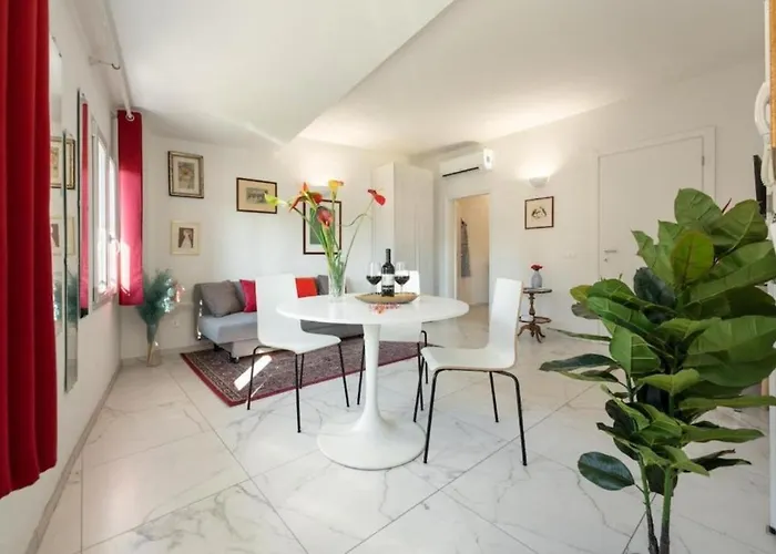アパート Avelli Pia Fourth Floor With 2 Bathrooms - Charming - Delightful And Bright 4rd-floor Without Elevator, Overlooking One Of Florence's Beautiful Squares, Exceptionally Located For Exploring The