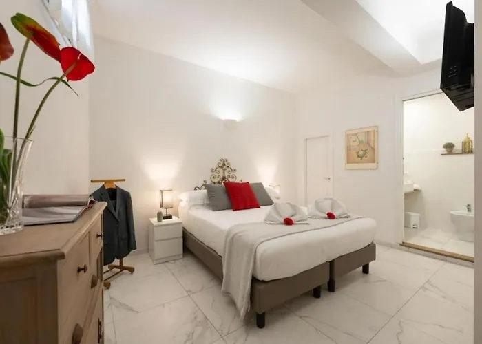 Avelli Pia Fourth Floor With 2 Bathrooms - Charming - Delightful And Bright 4rd-floor Without Elevator, Overlooking One Of Florence's Beautiful Squares, Exceptionally Located For Exploring The アパート フィレンツェ