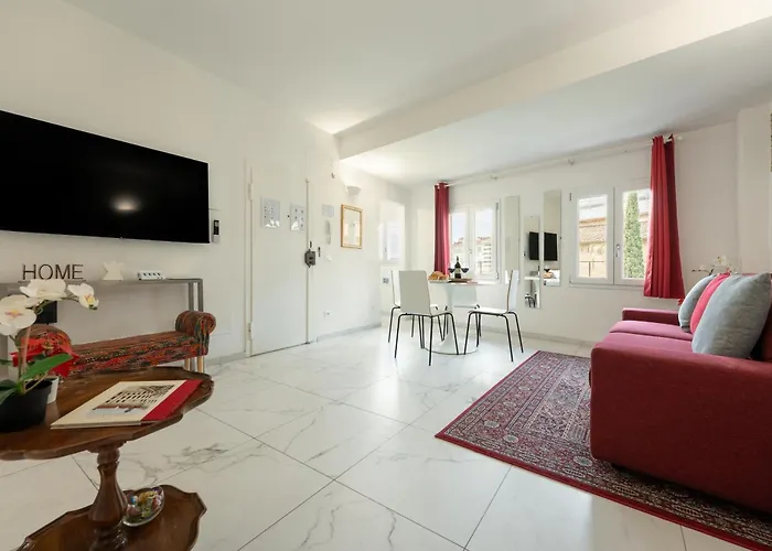 Avelli Pia Fourth Floor With 2 Bathrooms - Charming - Delightful And Bright 4rd-floor Without Elevator, Overlooking One Of Florence's Beautiful Squares, Exceptionally Located For Exploring The アパート *