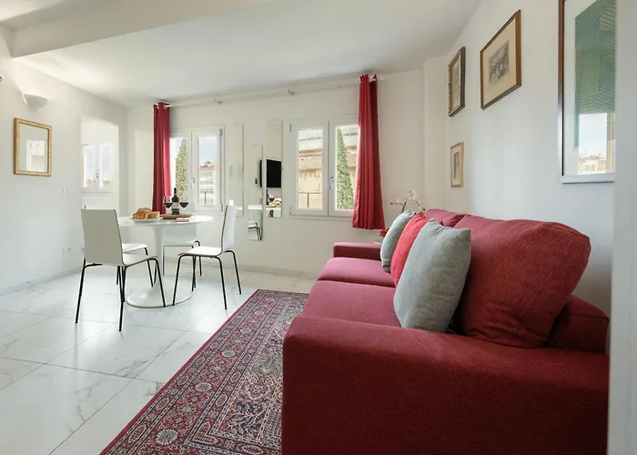 アパート Avelli Pia Fourth Floor With 2 Bathrooms - Charming - Delightful And Bright 4rd-floor Without Elevator, Overlooking One Of Florence's Beautiful Squares, Exceptionally Located For Exploring The