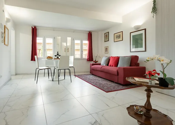 Avelli Pia Fourth Floor With 2 Bathrooms - Charming - Delightful And Bright 4rd-floor Without Elevator, Overlooking One Of Florence's Beautiful Squares, Exceptionally Located For Exploring The *
