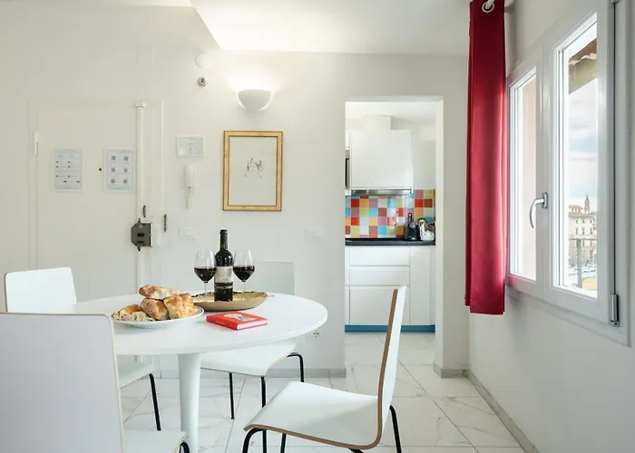 Avelli Pia Fourth Floor With 2 Bathrooms - Charming - Delightful And Bright 4rd-floor Without Elevator, Overlooking One Of Florence's Beautiful Squares, Exceptionally Located For Exploring The * フィレンツェ