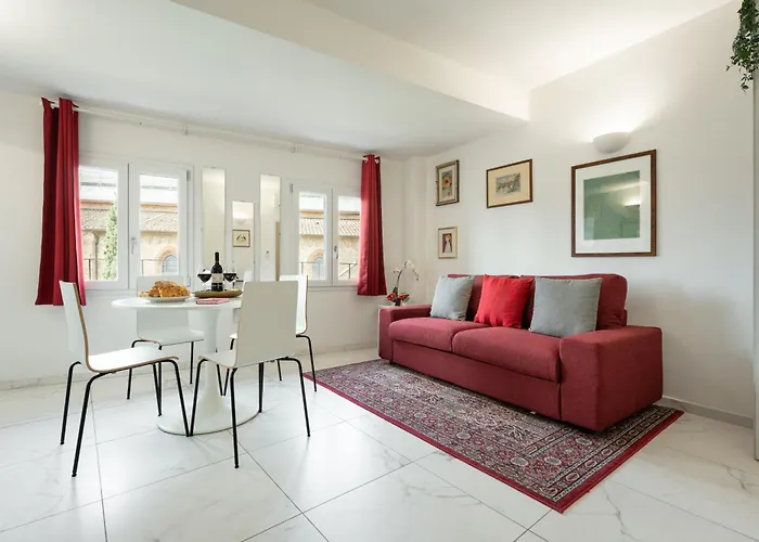 Avelli Pia Fourth Floor With 2 Bathrooms - Charming - Delightful And Bright 4rd-floor Without Elevator, Overlooking One Of Florence's Beautiful Squares, Exceptionally Located For Exploring The *