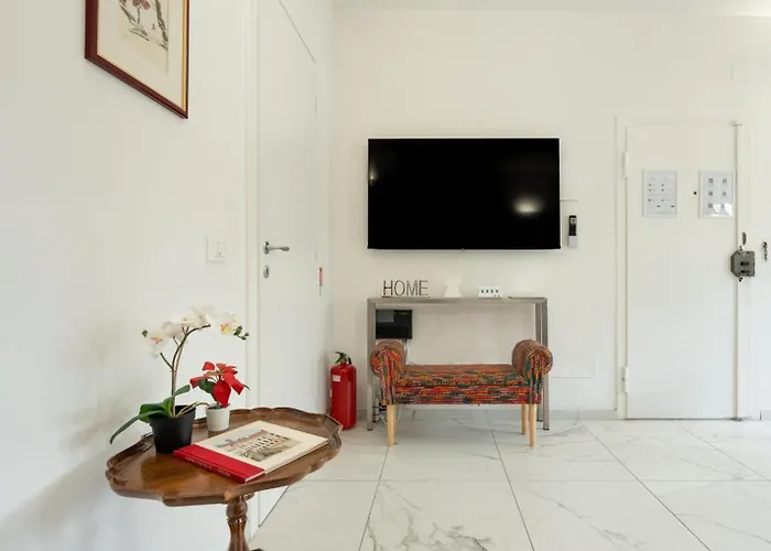 Avelli Pia Fourth Floor With 2 Bathrooms - Charming - Delightful And Bright 4rd-floor Without Elevator, Overlooking One Of Florence's Beautiful Squares, Exceptionally Located For Exploring The