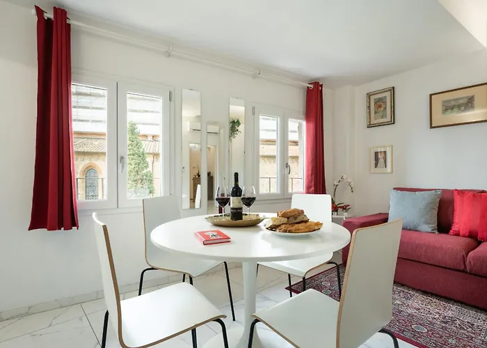 Avelli Pia Fourth Floor With 2 Bathrooms - Charming - Delightful And Bright 4rd-floor Without Elevator, Overlooking One Of Florence's Beautiful Squares, Exceptionally Located For Exploring The アパート