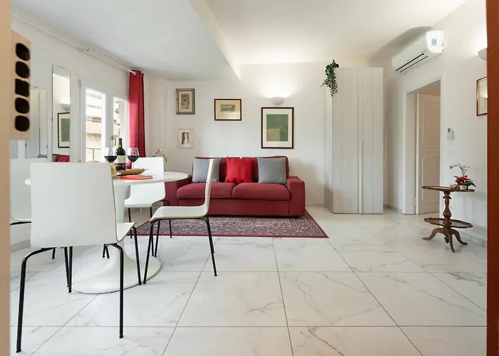 Avelli Pia Fourth Floor With 2 Bathrooms - Charming - Delightful And Bright 4rd-floor Without Elevator, Overlooking One Of Florence's Beautiful Squares, Exceptionally Located For Exploring The *